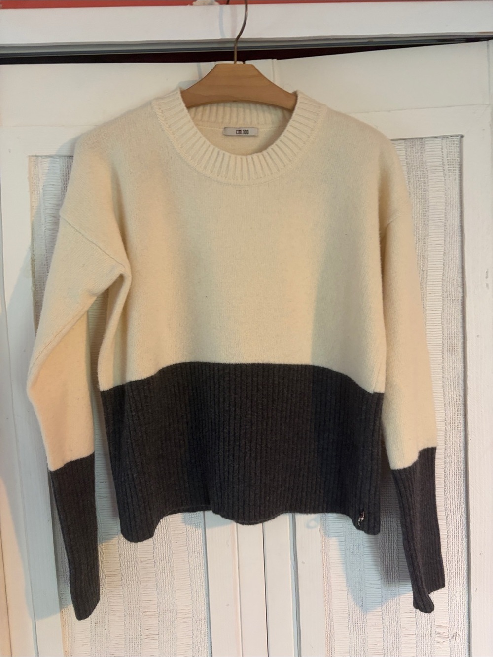 Fine Italian Wool sweater made in Italy size small
